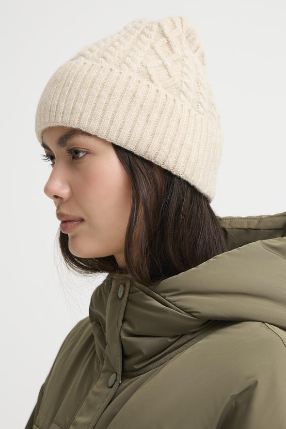beanie Lucy