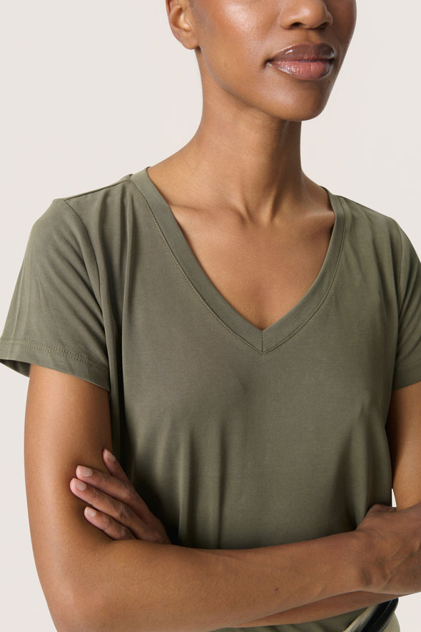 T-shirt Columbine col en v grape leaf TENCEL™