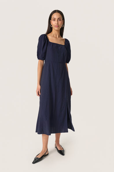 Robe Emine Haiku
