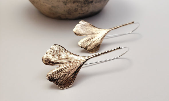 Ginkgo leaf earrings in bronze