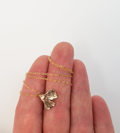 Collier Petite Feuille de Ginkgo en Bronze et gold fill 14k