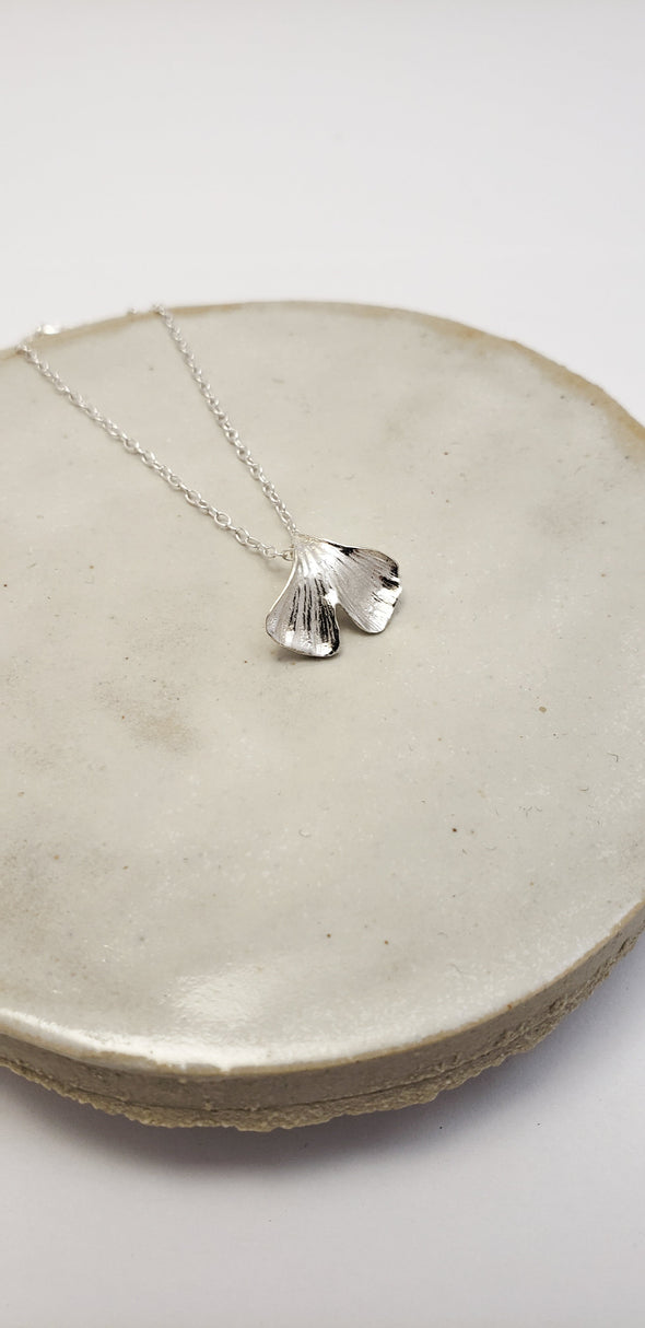 Collier Petite Feuille de Ginkgo en argent