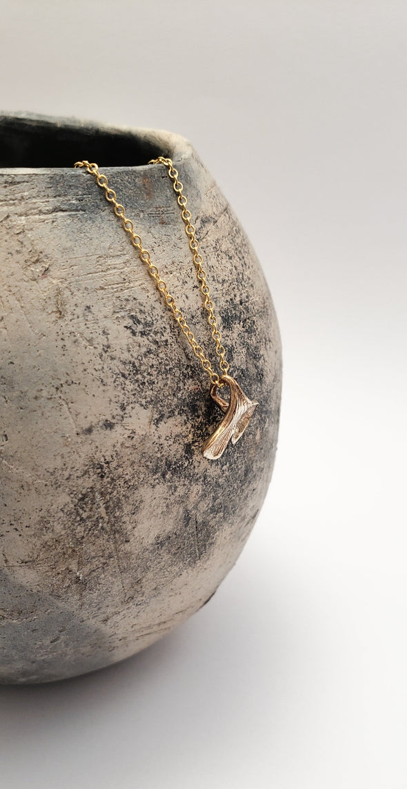 Collier Petite Feuille de Ginkgo en Bronze et gold fill 14k