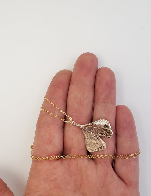 Collier Feuille de Ginkgo en bronze et or Gold Filled 14k