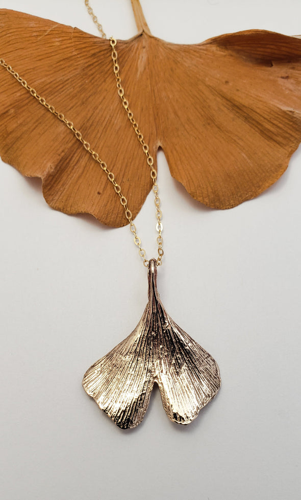 Collier Feuille de Ginkgo en bronze et or Gold Filled 14k