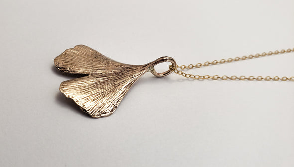 Collier Feuille de Ginkgo en bronze et or Gold Filled 14k