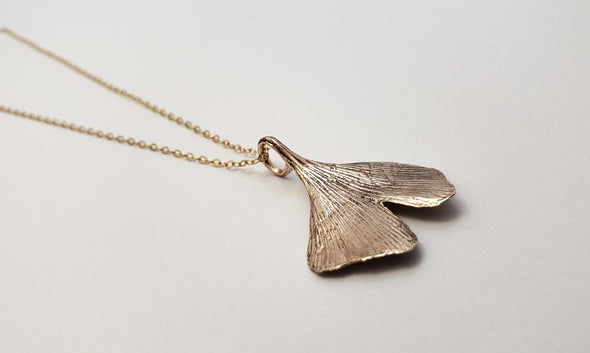 Collier Feuille de Ginkgo en bronze et or Gold Filled 14k