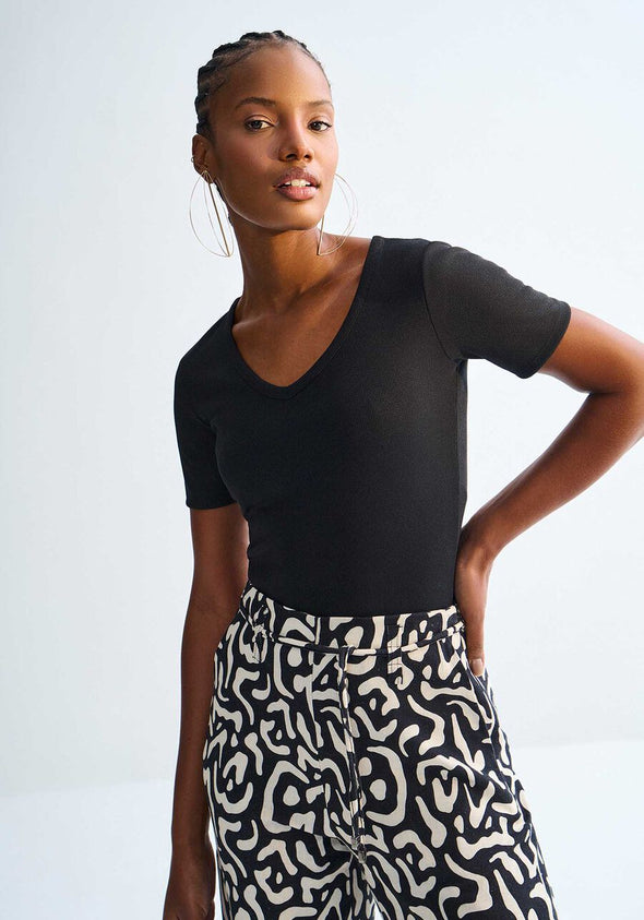 Black V-neck ribbed T-shirt