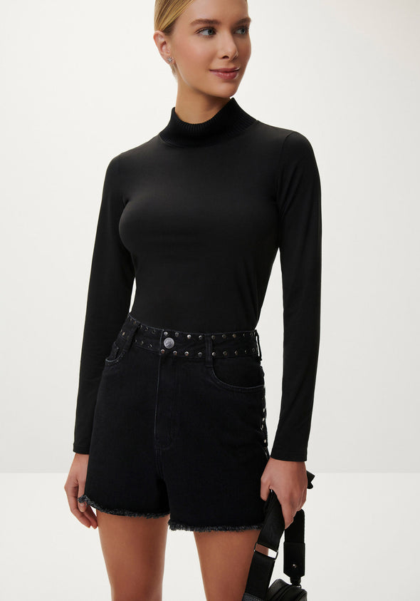 Black long-sleeved sweater