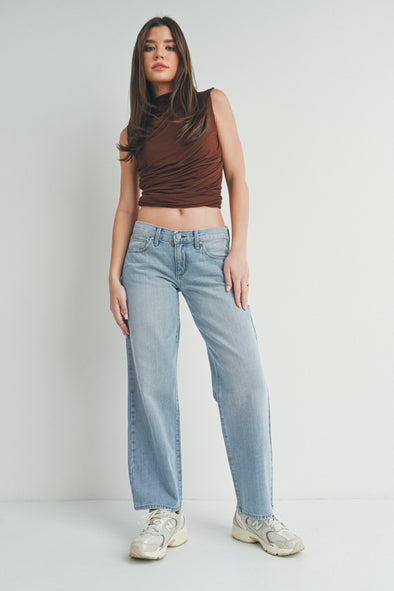 Low-rise loose jeans